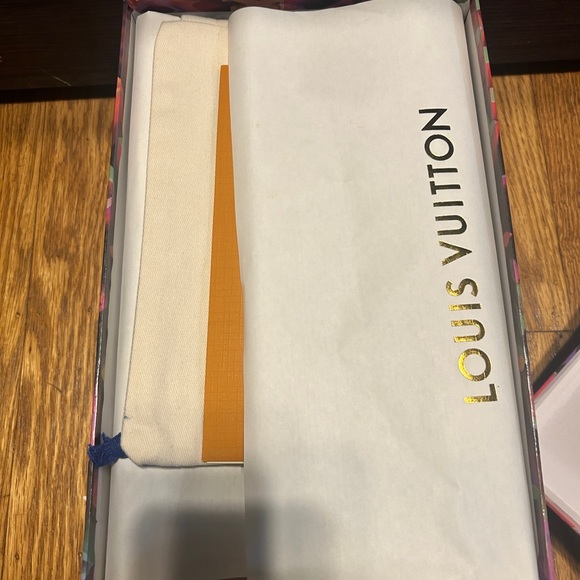 LV Time Out - Picture 5 of 5